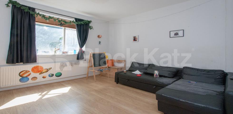 			1 Bedroom, 1 bath, 1 reception Flat			 Stamford Hill, Stoke Newington